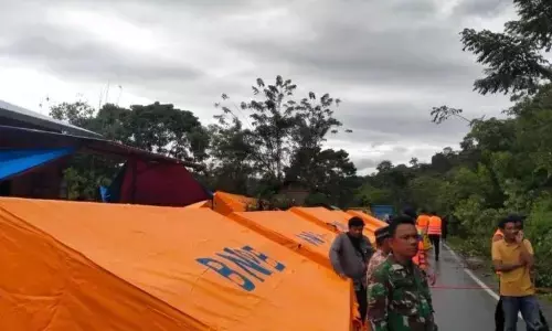PLN mulai alirkan listrik ke huntara penyintas banjir di Nagan Raya PLN mulai alirkan listrik ke huntara penyintas banjir di Nagan Raya