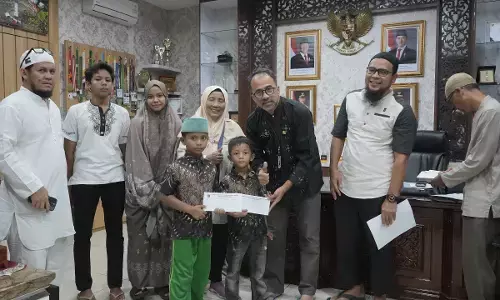 Sekwan DPRD Sumbar serahkan santunan untuk anak yatim