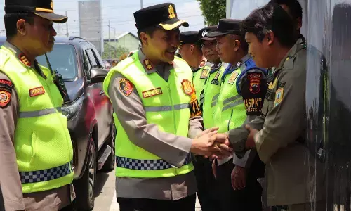 Kapolres Kudus tinjau tiga pos pengamanan lebaran berikan dukungan moril Kapolres Kudus tinjau tiga pos pengamanan lebaran berikan dukungan moril