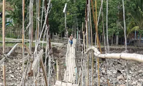 Warga Desa Tetingi Gayo Lues hanya butuh dua hari perbaiki jembatan