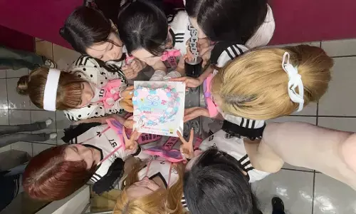 Baru setahun debut, Hearts2Hearts raih dua kemenangan Music Show siap temui fans di Jakarta