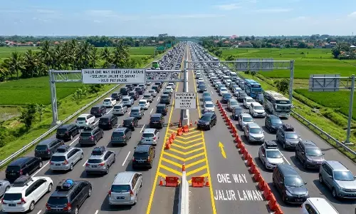 Perbedaan Contraflow dan One Way saat arus mudik