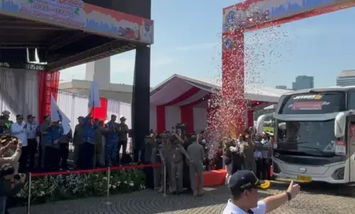 Pram-Rano lepas keberangkatan 744 bus Mudik Gratis di Monas