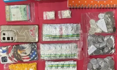 Polisi tangkap remaja beserta ribuan butir obat keras di Jakut