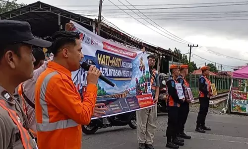 Tekan risiko kecelakaan, KAI Divre II Sumbar dan komunitas sosialisasikan keselamatan di perlintasan sebidang