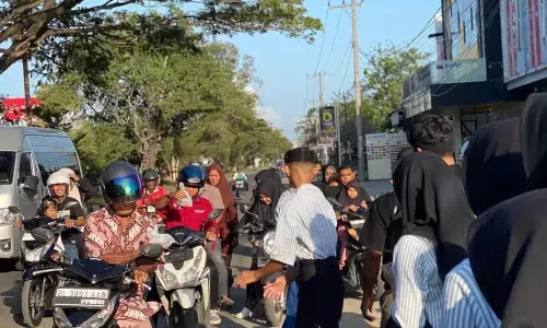 Siswa Sekolah Rakyat Aceh Besar bagikan takjil gratis