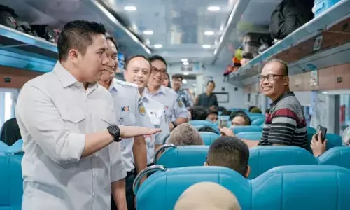 Seskab tinjau kereta kerakyatan, tarif turun fasilitas meningkat