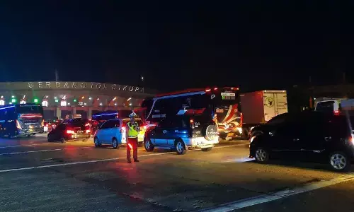 Trafik lalu lintas di GT Cikupa Tangerang-Merak meningkat Trafik lalu lintas di GT Cikupa Tangerang-Merak meningkat