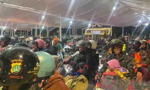 Ribuan pemudik padati Pelabuhan Ciwandan pada puncak arus mudik Ribuan pemudik padati Pelabuhan Ciwandan pada puncak arus mudik