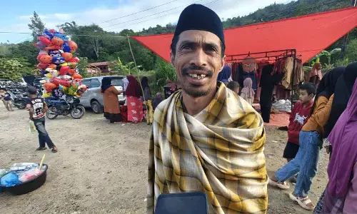 Sebujang Gayo tren kaum lelaki Gayo Lues berpakaian