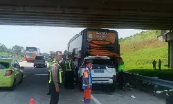 Kecelakaan di KM 368 Jalan Tol Batang-Semarang berhasil dievakuasi Kecelakaan di KM 368 Jalan Tol Batang-Semarang berhasil dievakuasi