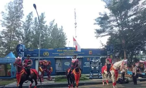 Polisi berkuda dikerahkan hibur pemudik di Tol Cirebon