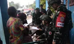 Tim patroli gabungan Koops TNI Papua evakuasi 21 pengungsi di Aifat Timur Jauh Maybrat