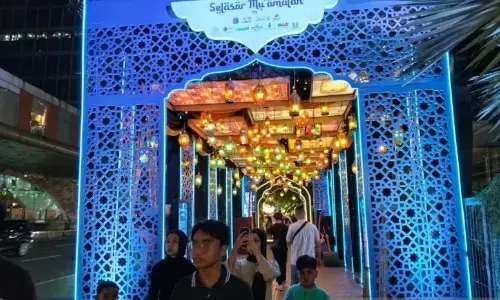 Semarak Lebaran, warga nikmati Eid Mubarak Jakarta di Bundaran HI