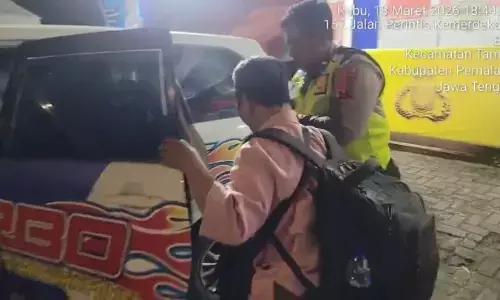 Pemudik tuna netra diantar Polisi Pemalang hingga kampung halaman