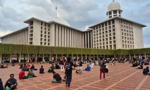 Masyarakat tetap antusias buka puasa di Istiqlal di akhir Ramadhan