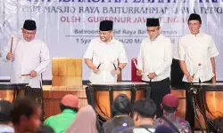 Malam Takbiran, Gubernur Jateng bagikan 4 ton zakat ke 2.000 mustahik Malam Takbiran, Gubernur Jateng bagikan 4 ton zakat ke 2.000 mustahik