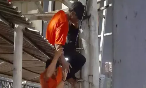 Polisi cegah aksi pria yang bahayakan dirinya di Kota Bekasi Polisi cegah aksi pria yang bahayakan dirinya di Kota Bekasi