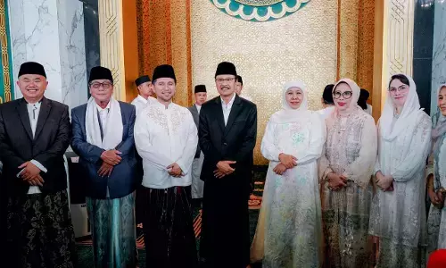 Pulang kampung, Gus Ipul salat Idulfitri di Masjid Nasional Al Akbar Surabaya