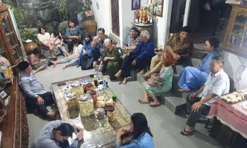 Warga Palembang jaga tradisi umpak-umpakan usai shalat Idulfitri