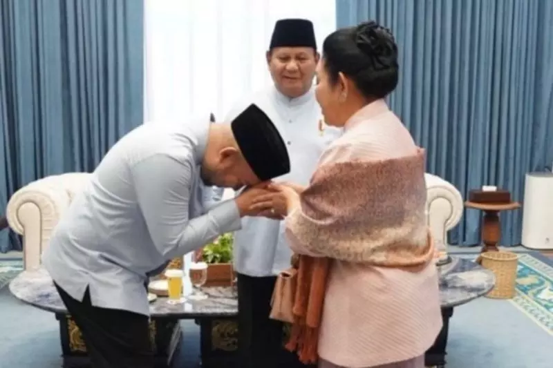 Momen hangat Prabowo berlebaran bersama Titiek Soeharto dan Didit Momen hangat Prabowo berlebaran bersama Titiek Soeharto dan Didit