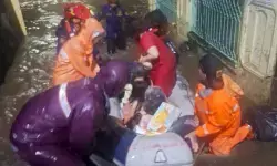 Enam warga yang terdampak banjir Cibubur dievakuasi