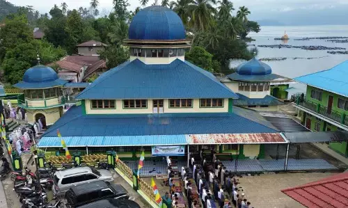 Festival rakik-rakik, cahaya yang menyala di tengah luka Maninjau Festival rakik-rakik, cahaya yang menyala di tengah luka Maninjau