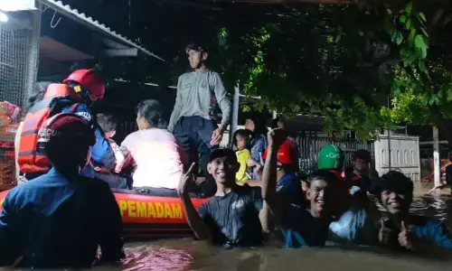 Banjir yang rendam 10 RW di Ciracas disebabkan air kiriman dari Depok Banjir yang rendam 10 RW di Ciracas disebabkan air kiriman dari Depok