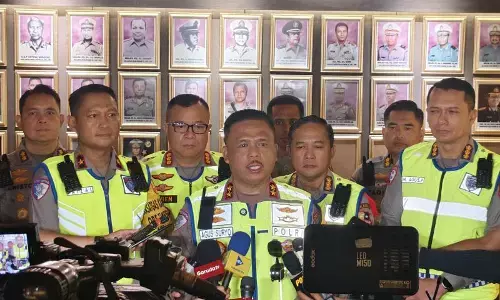 Polri terapkan one way guna urai kepadatan puncak arus balik Lebaran Polri terapkan one way guna urai kepadatan puncak arus balik Lebaran