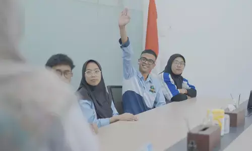 Kisah Isra, difabel tuli yang akhirnya bisa dengar Takbiran Kisah Isra, difabel tuli yang akhirnya bisa dengar Takbiran