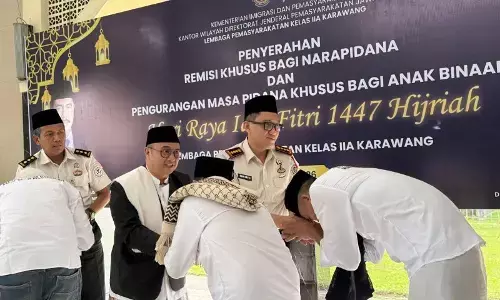 Tiga narapidana Lapas Karawang bebas setelah mendapat remisi lebaran