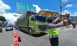 Polisi pastikan jalur alternatif rawan longsor tidak dibuka Polisi pastikan jalur alternatif rawan longsor tidak dibuka