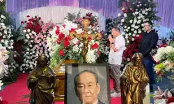 Bupati Kudus berikan penghormatan terakhir mendiang pemilik Djarum Group Bupati Kudus berikan penghormatan terakhir mendiang pemilik Djarum Group