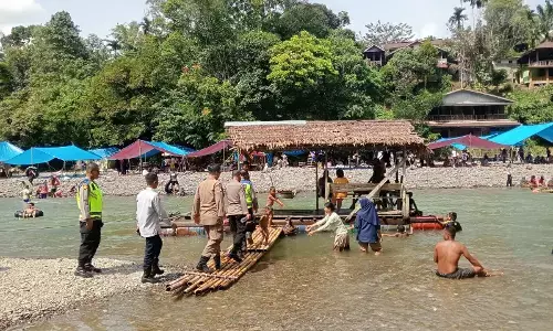 Polri berikan imbauan keselamatan di wisata Tangkahan Polri berikan imbauan keselamatan di wisata Tangkahan