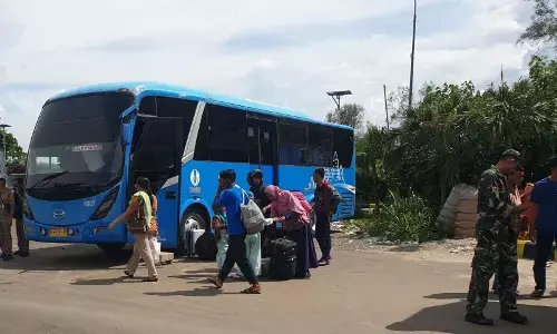 Damri Palembang siagakan puluhan bus layani arus balik Lebaran Damri Palembang siagakan puluhan bus layani arus balik Lebaran