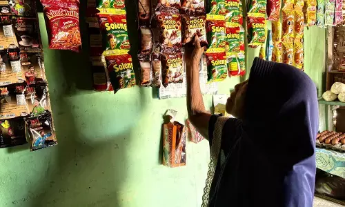 Kisah nenek Mas Amah: Berjuang di usia senja demi masa depan cucu Kisah nenek Mas Amah: Berjuang di usia senja demi masa depan cucu