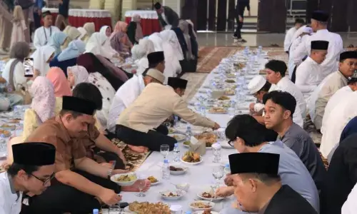 Gubernur Kalbar lestarikan tradisi Saprahan saat Lebaran