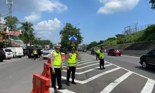 Polisi lakukan buka tutup tempat istirahat di tol dalam Kota Semarang