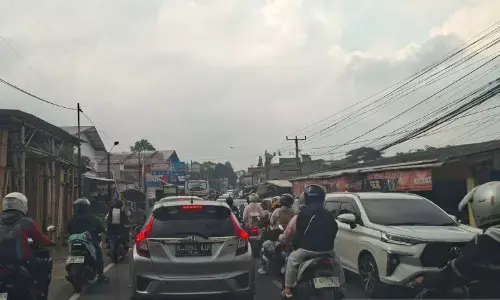 H+3 lebaran pemudik arus balik sebabkan antrean panjang di Puncak H+3 lebaran pemudik arus balik sebabkan antrean panjang di Puncak