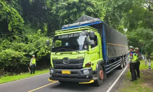 Menhub minta pengusaha angkutan logistik patuhi pembatasan operasional Menhub minta pengusaha angkutan logistik patuhi pembatasan operasional