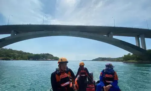 SAR gabungan cari pria lompat ke laut dari jembatan Barelang Batam