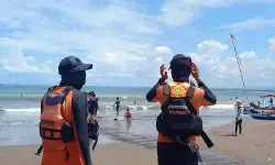 Tim SAR siaga pengamanan wisata pantai di Pangandaran Tim SAR siaga pengamanan wisata pantai di Pangandaran