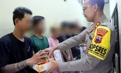 Di tengah pengamanan mudik, Kapolres Tegal Kota berbagi kebahagiaan lebaran dengan penghuni rutan