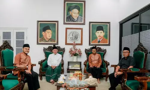 Silaturahmi ke pesantren pendiri NU, Gus Ipul sosialisasikan rencana muktamar
