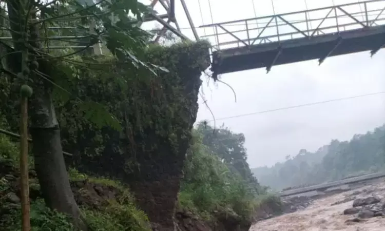 Jembatan Danawarih rusak diterjang arus, Bupati Ischak tinjau dan percepat perbaikan Jembatan Danawarih rusak diterjang arus, Bupati Ischak tinjau dan percepat perbaikan