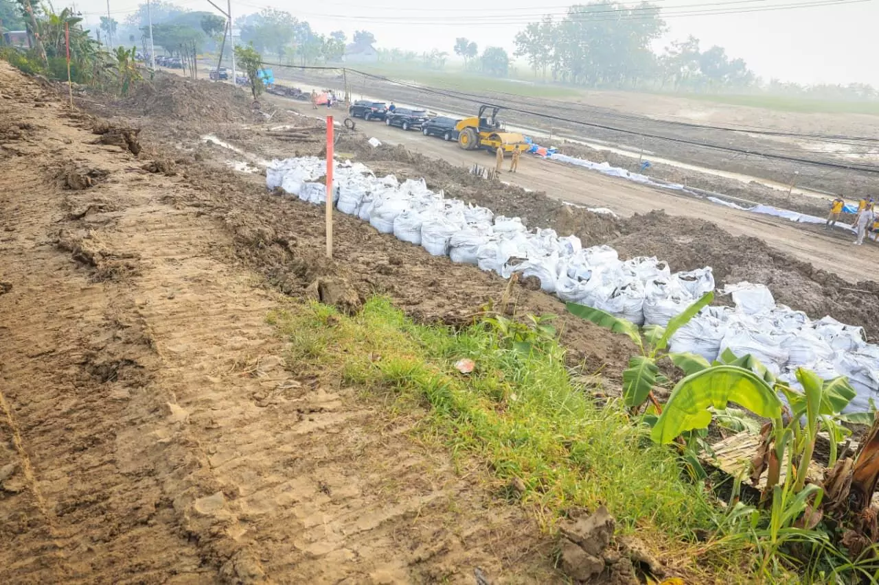 Tanggul Sungai Tuntang Grobogan retak, Pemprov Jateng minta perbaikan dipercepat Tanggul Sungai Tuntang Grobogan retak, Pemprov Jateng minta perbaikan dipercepat