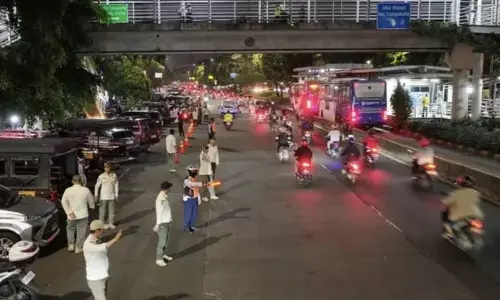 Pemkot Jaktim tertibkan parkir liar pemicu kemacetan di Cawang