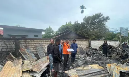 Polres Jayapura lakukan olah TKP kebakaran depan Stadion Lukas Enembe Polres Jayapura lakukan olah TKP kebakaran depan Stadion Lukas Enembe