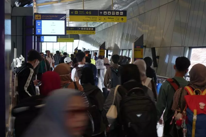 Daop 2 sebut diskon 30 persen dan WFA buat arus balik merata. Daop 2 sebut diskon 30 persen dan WFA buat arus balik merata.