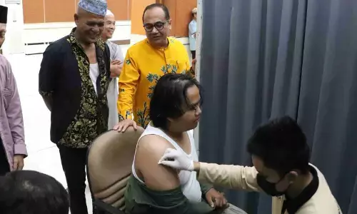 3.300 calon haji Bekasi jalani vaksinasi bertahap